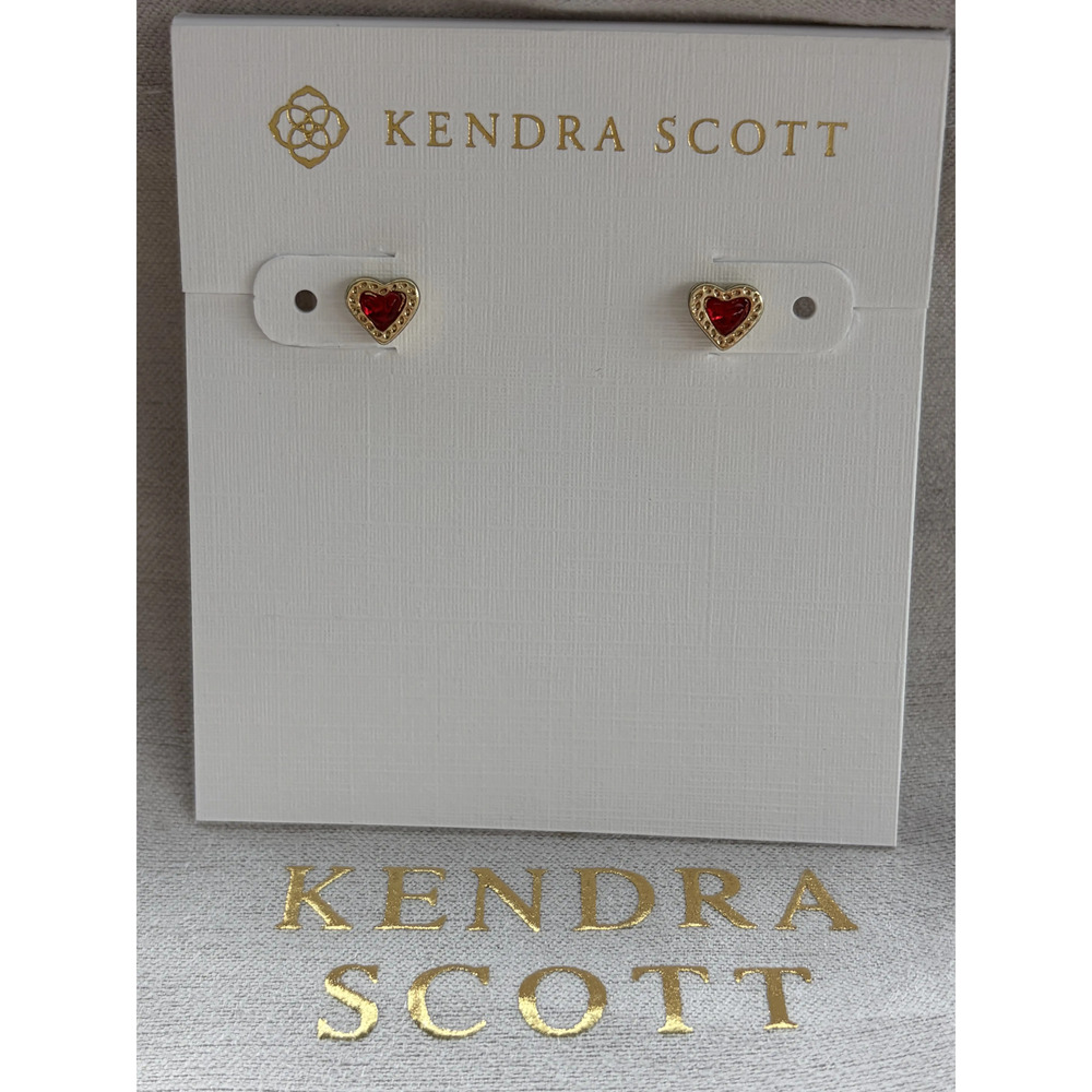 Kendra Scott's red heart earrings